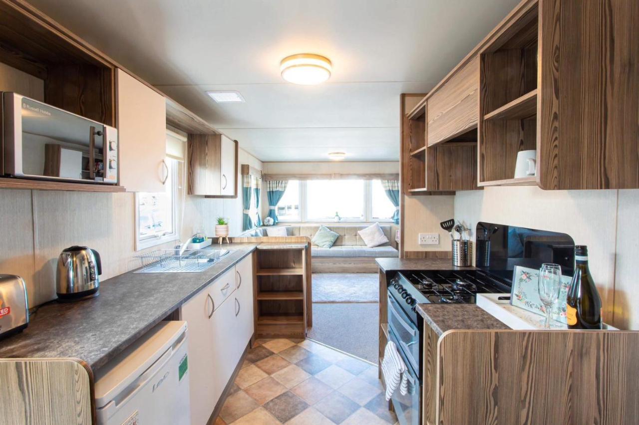 Caravan In Haven Marton Mere Holiday Park Blackpool Exterior photo